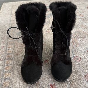 Splendid Black Fur-Trimmed Winter Boots